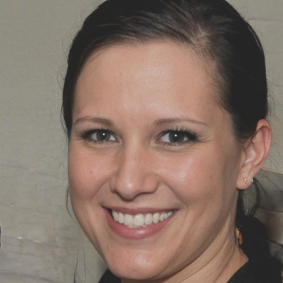 Esperanza Villanueva - Directora de Análisis Financiero